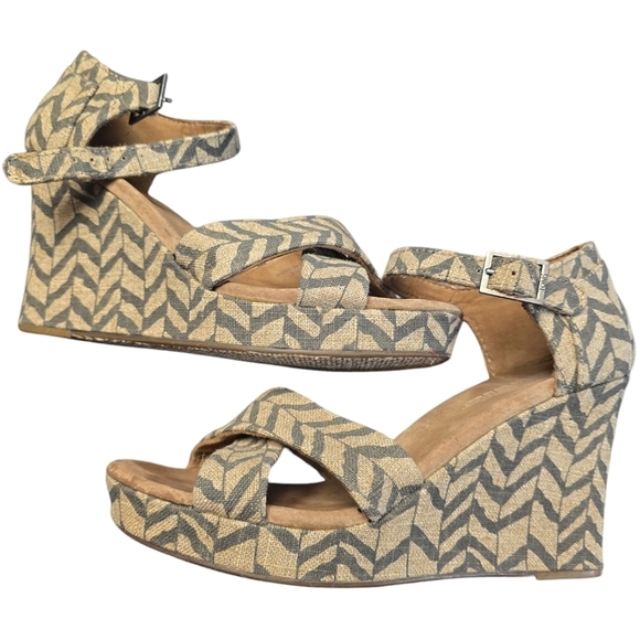 Toms Shoes - TOMS Sienna Wedge Sandals Sz 9 Burlap Chevron Brown Grey Tan